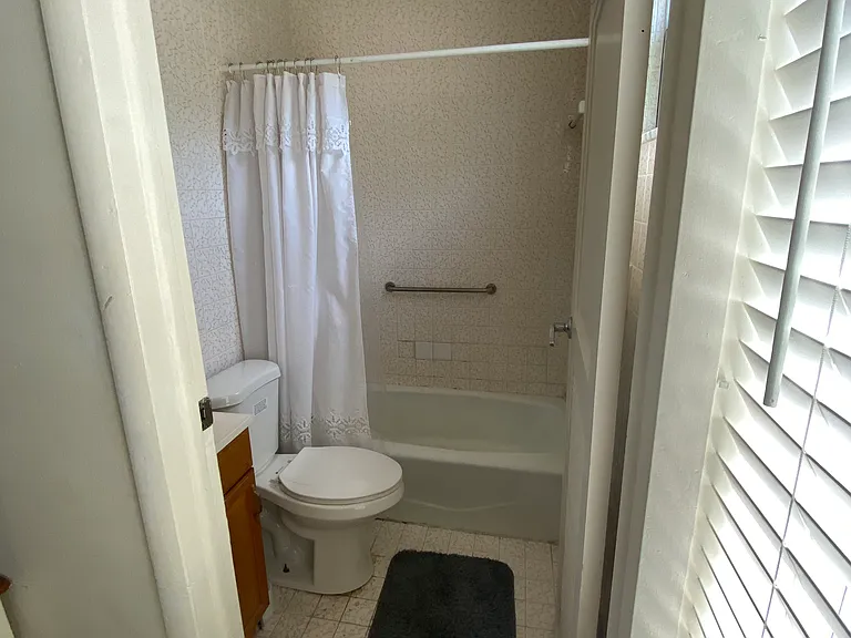 622 NE 4th St #4 — Photo 38