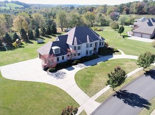 108 Windwood Heights Dr, Cranberry Township, PA 16066