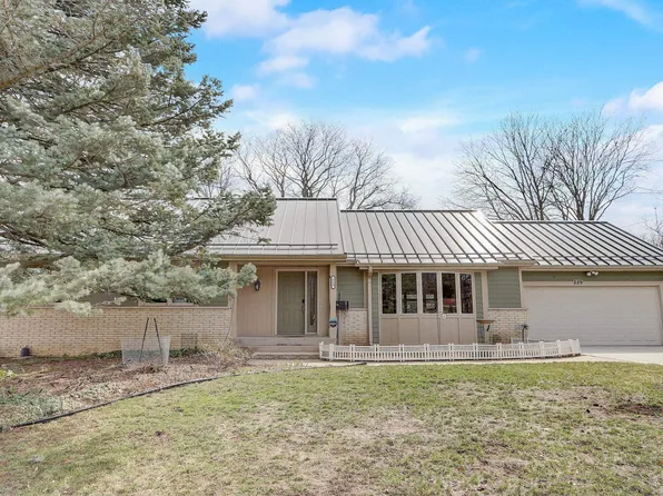 229 Carillon Dr, Madison, WI 53705