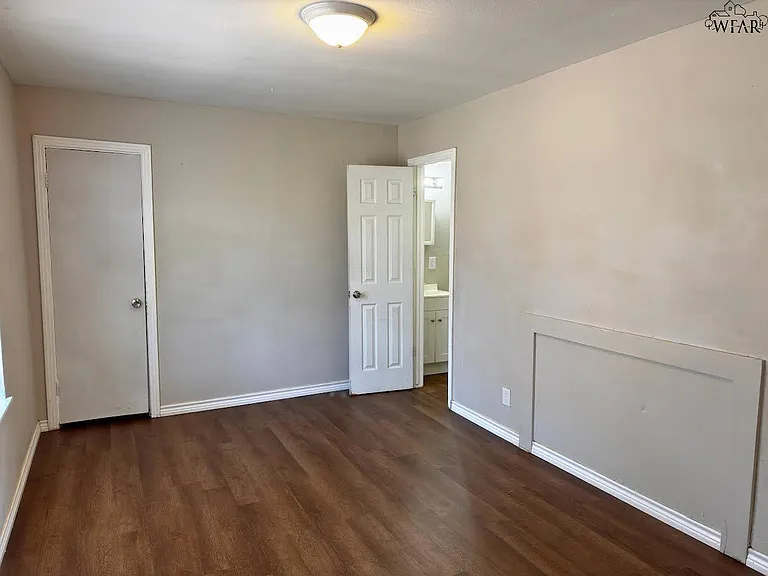 2409 Avenue D — Photo 8