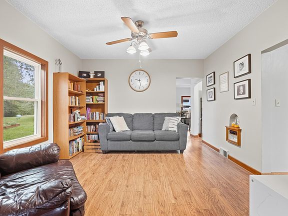5th image of 858 Bradley Dr