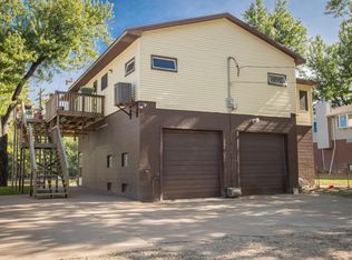 2006 River Rd, Muscatine, IA 52761