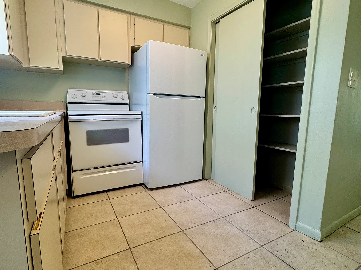 2 bed, 3412 sqft, $1,750 — Photo 4