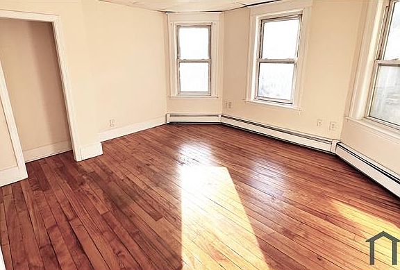 2nd image of 249 Shrewsbury St #3
