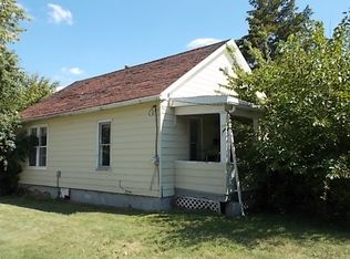 10 W Dewitt St, Pana, IL 62557