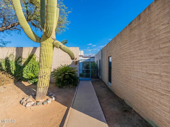 8721 E Placita Bolivar, Tucson, AZ 85715