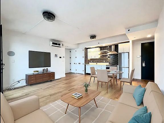 4th image of 115 Stanwix St APT 306