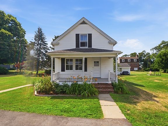 5th image of 62 Pleasant St