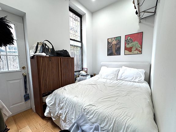 3rd image of 247 Mulberry St APT 2