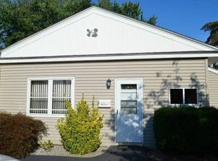 1 Riverside Ter, West Warwick, RI 02893