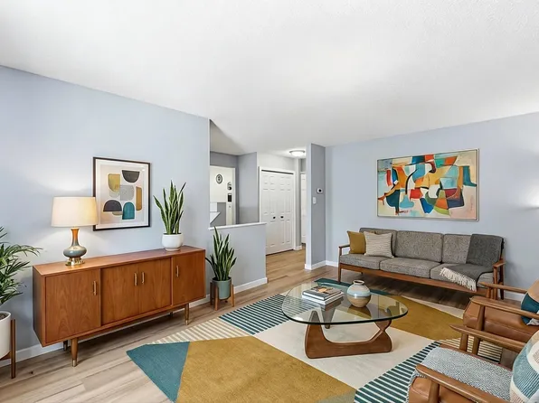 3528 49a St NW, Edmonton, AB T6L 3V9