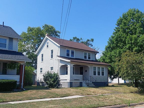 3rd image of 423 W 32nd St