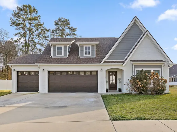 1303 Baldwin Field Cir, Hixson, TN 37343