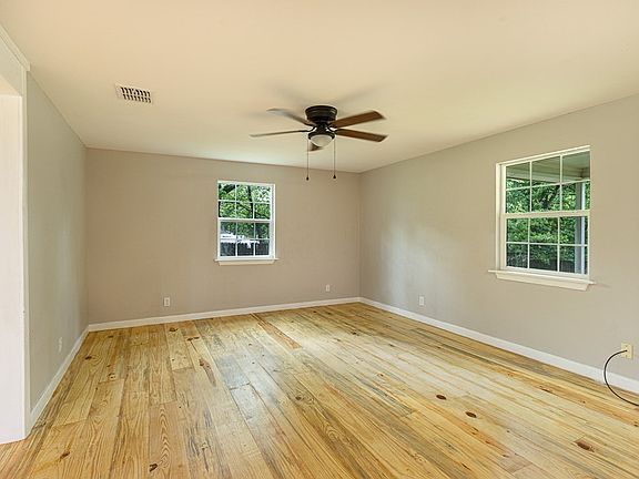 5th image of 301 Gammage St