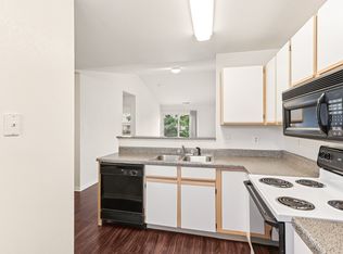 Broadway Village Apartments, Greenfield, IN 46140