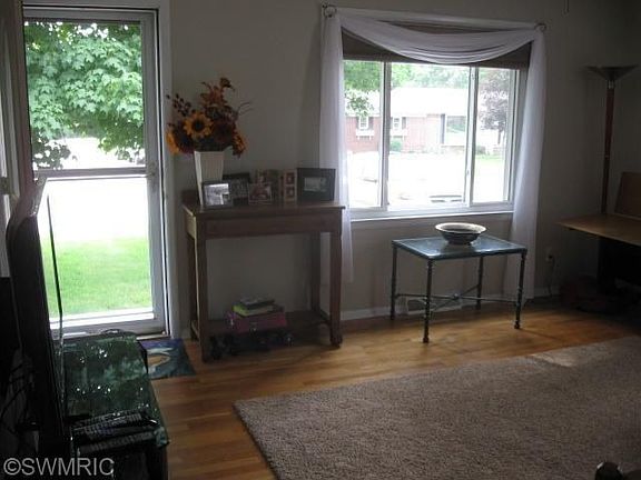 2nd image of 3854 Williamson Ave NE