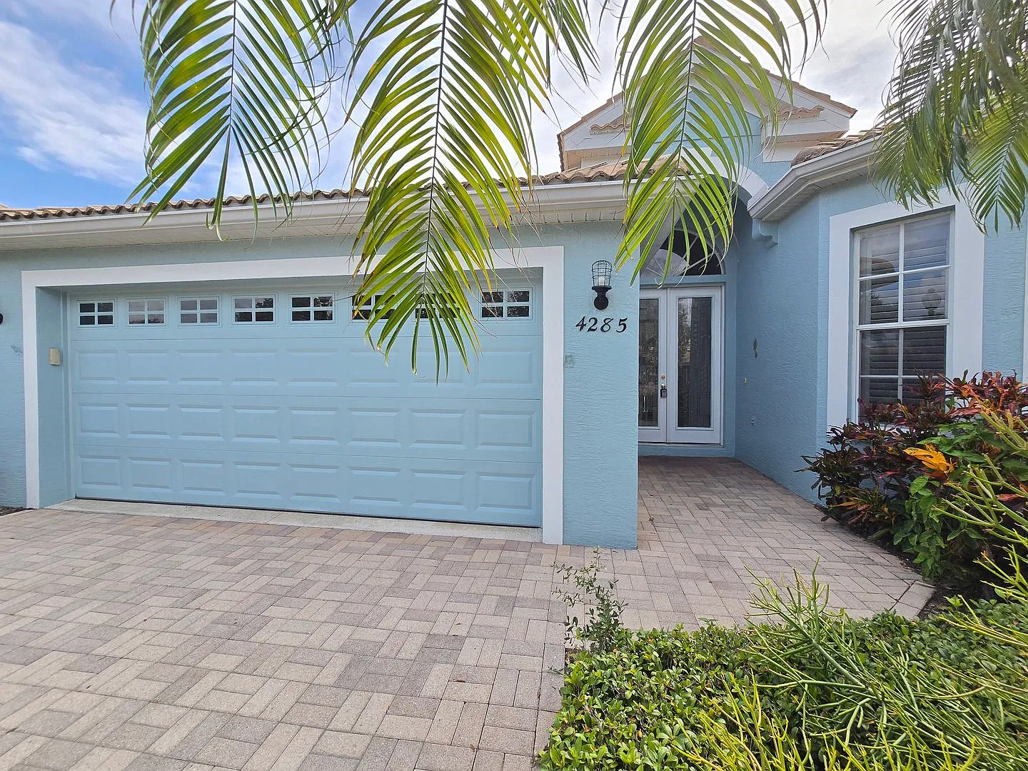 Spacious 3 bed/ 2 bath Home ~ Gated Community of Villa Rosa — Photo 2