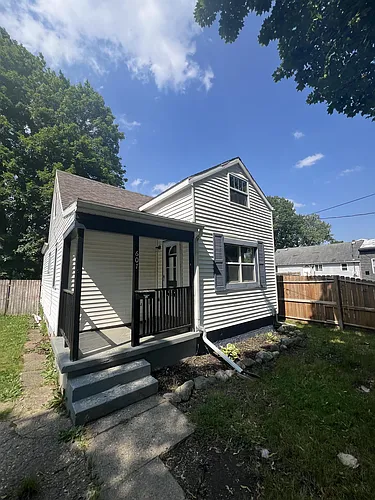 607 Samantha Ave Photo 1