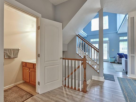4th image of 973 Oakmont Ct