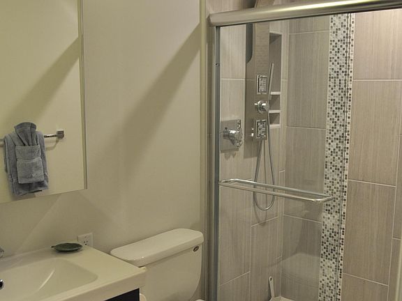 3rd image of 220 Seaview Ct APT 210