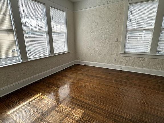 4th image of 2352 College St #B