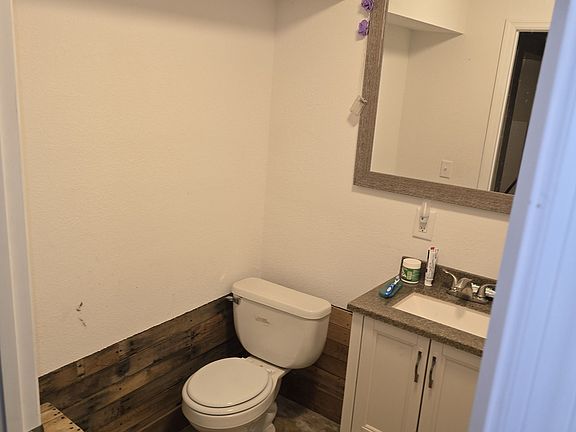 2nd image of 206 S High St