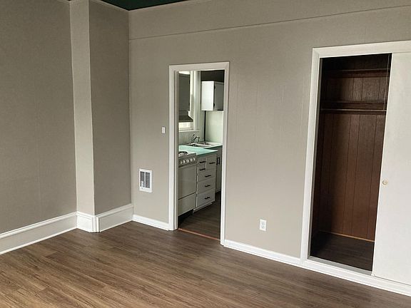 2nd image of 324 E King St #1E