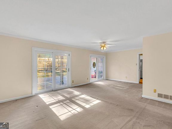 4th image of 311 Pickwick Rd