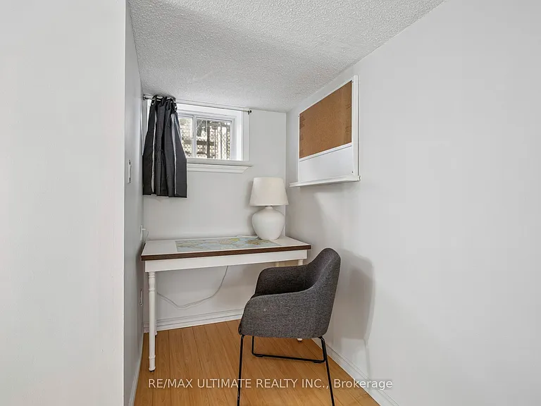 34 Compton Cres #BASEMENT — Photo 8