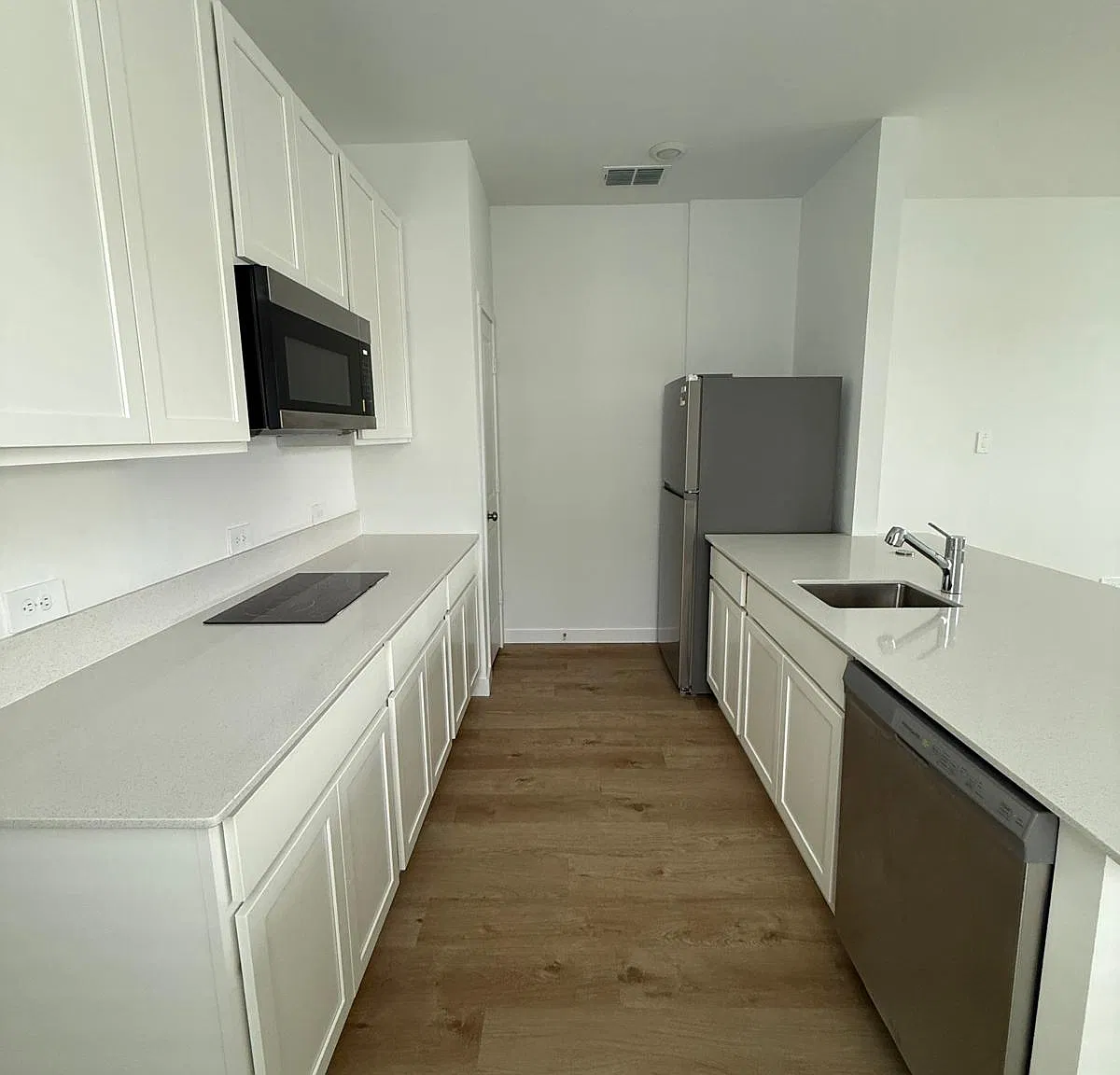 1 bed, 950 sqft, $1,400 — Photo 2