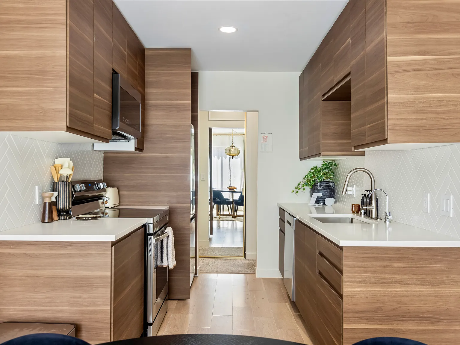 1 bed, 831 sqft, $2,950 — Photo 2