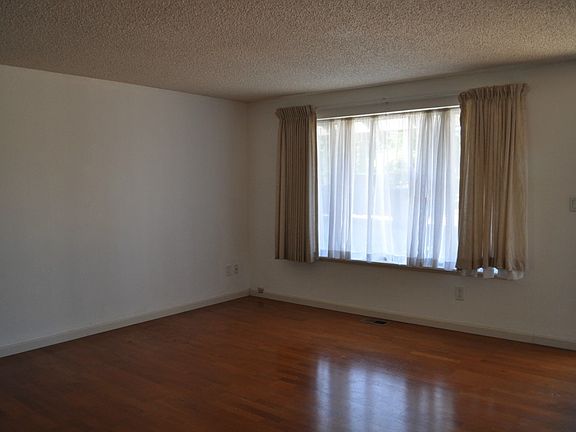 2nd image of 3363 N Visscher St