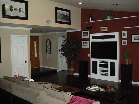 3rd image of 986 Esther Dr