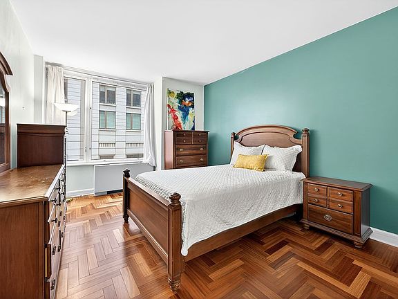 5th image of 220 Riverside Blvd APT 3R