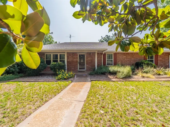 2610 Royal Acres Dr, Denton, TX 76209