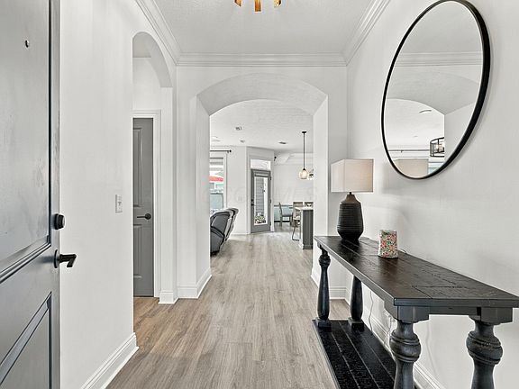 5th image of 6034 Ludwig St