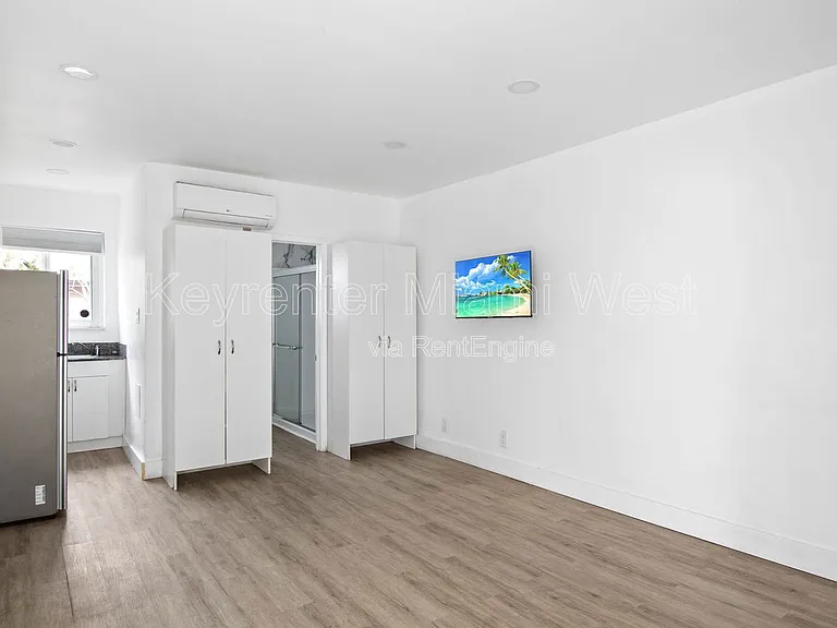 110 NW 9th Ave #5 — Photo 9