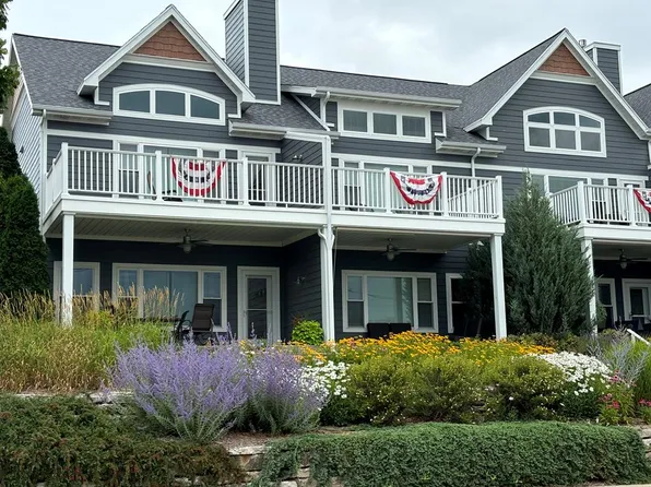 416 S 3rd Ave #2, Sturgeon Bay, WI 54235