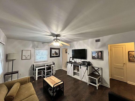3rd image of 986 Marcellus Dr