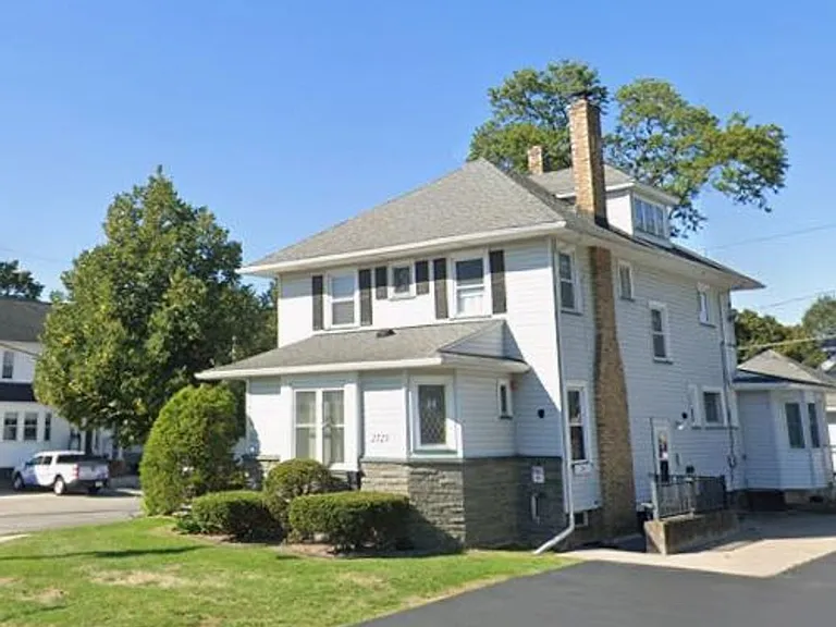 2729 Dewey Ave — Photo 1