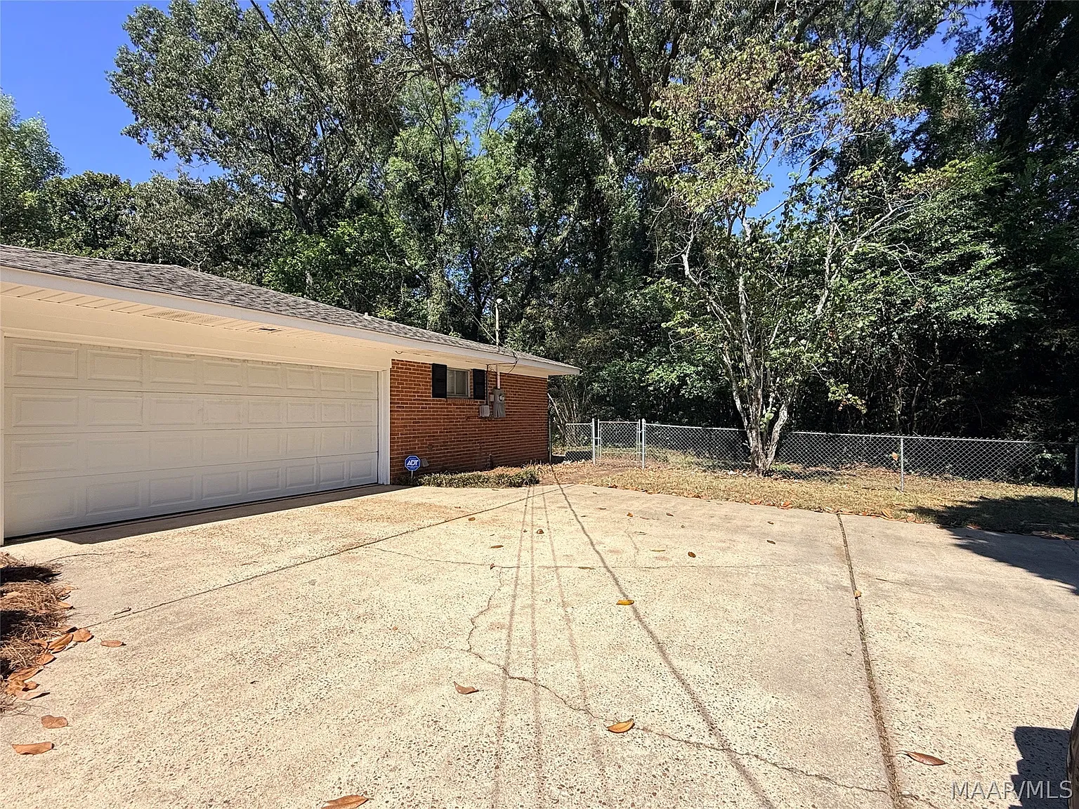 3 bed, 2.0 bath, 1836 sqft, $1,750 — Photo 3
