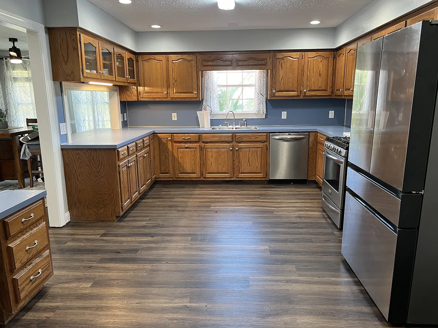 6 bed, 4000 sqft, $4,000 — Photo 4