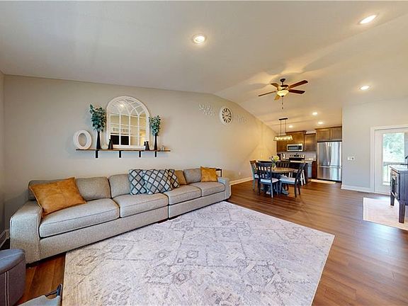 3rd image of 3209 Sheffield Ln