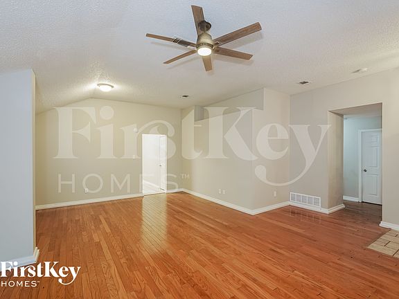 2nd image of 2608 Park Valley Dr