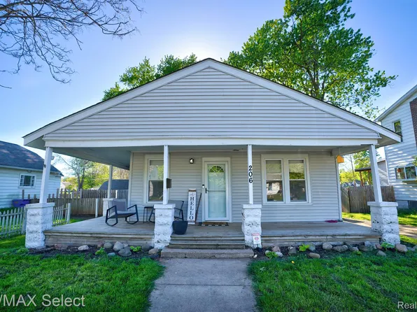 206 S Shiawassee St, Corunna, MI 48817