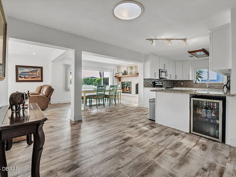 450 Lambert Ave — Photo 10