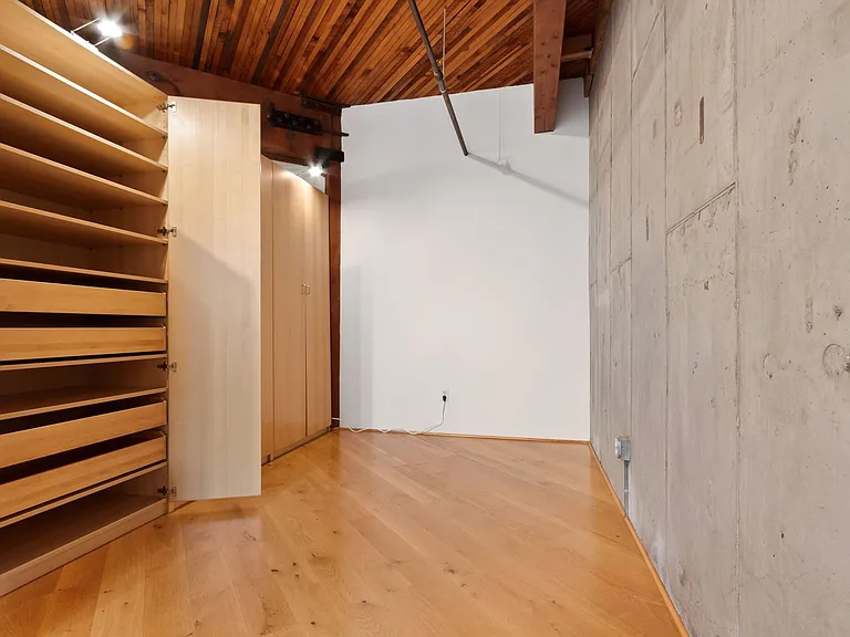 1420 NW Lovejoy St #633 — Photo 17