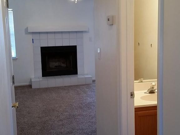 4th image of 533 Sandy Lake Ct