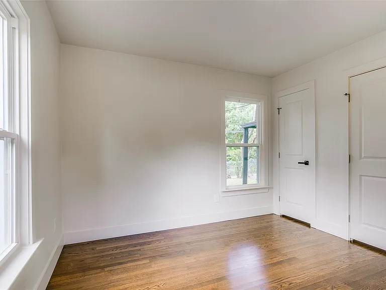3407 La Verne Ave — Photo 4