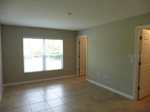 4th image of 18 Regent Ln Unit A
